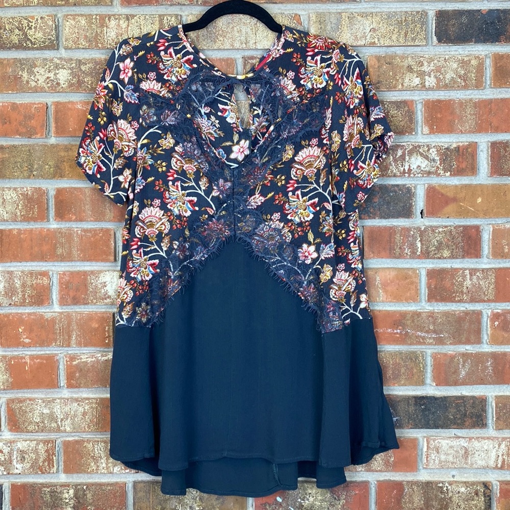 Daytrip Blue Floral Lace Blouse Top Keyhole Womens Small